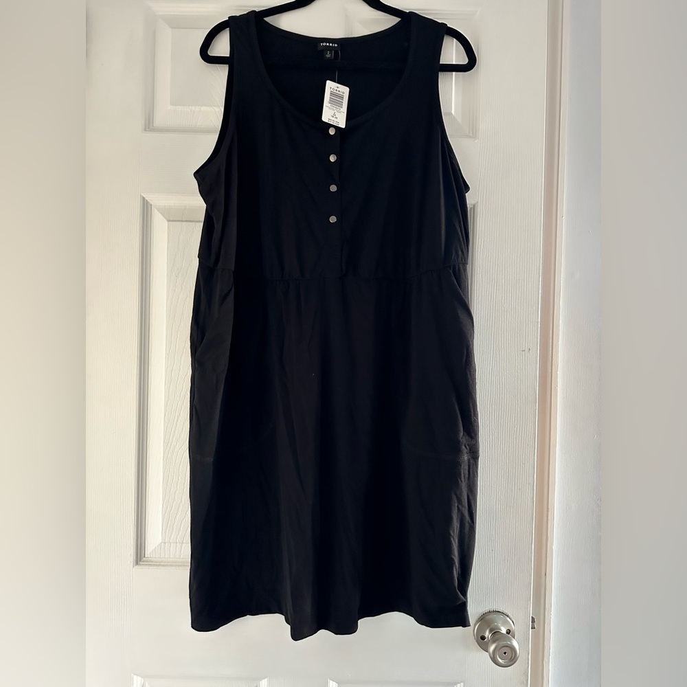 Black dress with pockets